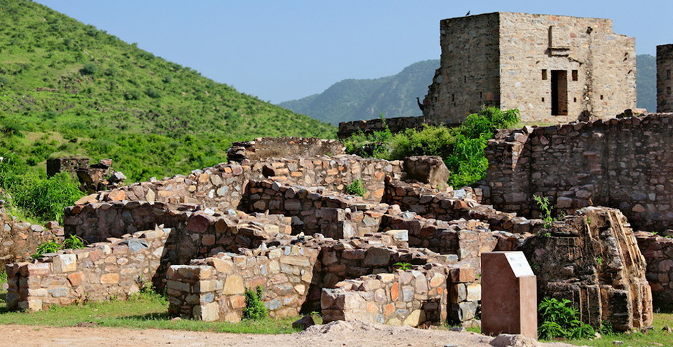 Bhangarh Fort (Courtesy: Rajasthan Tourism)