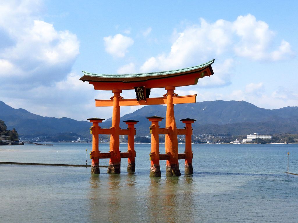 Itsukushima Shrine (Courtesy: Japan Tourism)