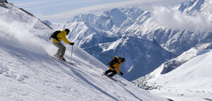 Skiing (Courtesy: Kashmir Tourism)