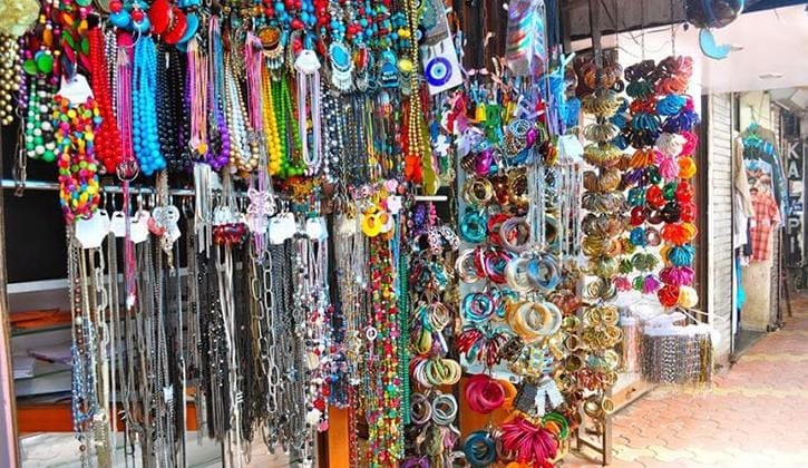 Places to Visit in Mumbai Colaba Causeway