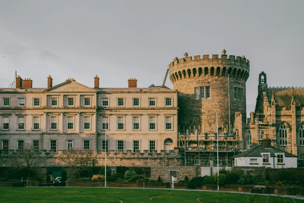 Things to do in Dublin - Dublin Castle (Image Source: Photo by <a href="https://unsplash.com/@ilincayolanda?utm_content=creditCopyText&utm_medium=referral&utm_source=unsplash">Alexandra Mitache</a> on <a href="https://unsplash.com/photos/a-large-castle-like-building-with-a-green-field-in-front-of-it-fiFeqgcWEZc?utm_content=creditCopyText&utm_medium=referral&utm_source=unsplash">Unsplash</a>)